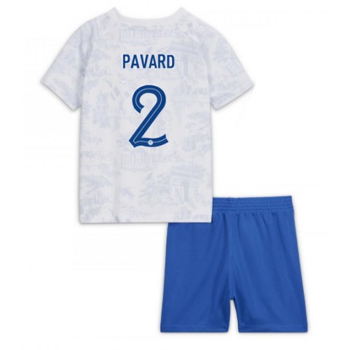 Otroški Nogometni dresi Francija Benjamin Pavard #2 Gostujoči SP 2022 Kratek Rokav (+ Kratke hlače)